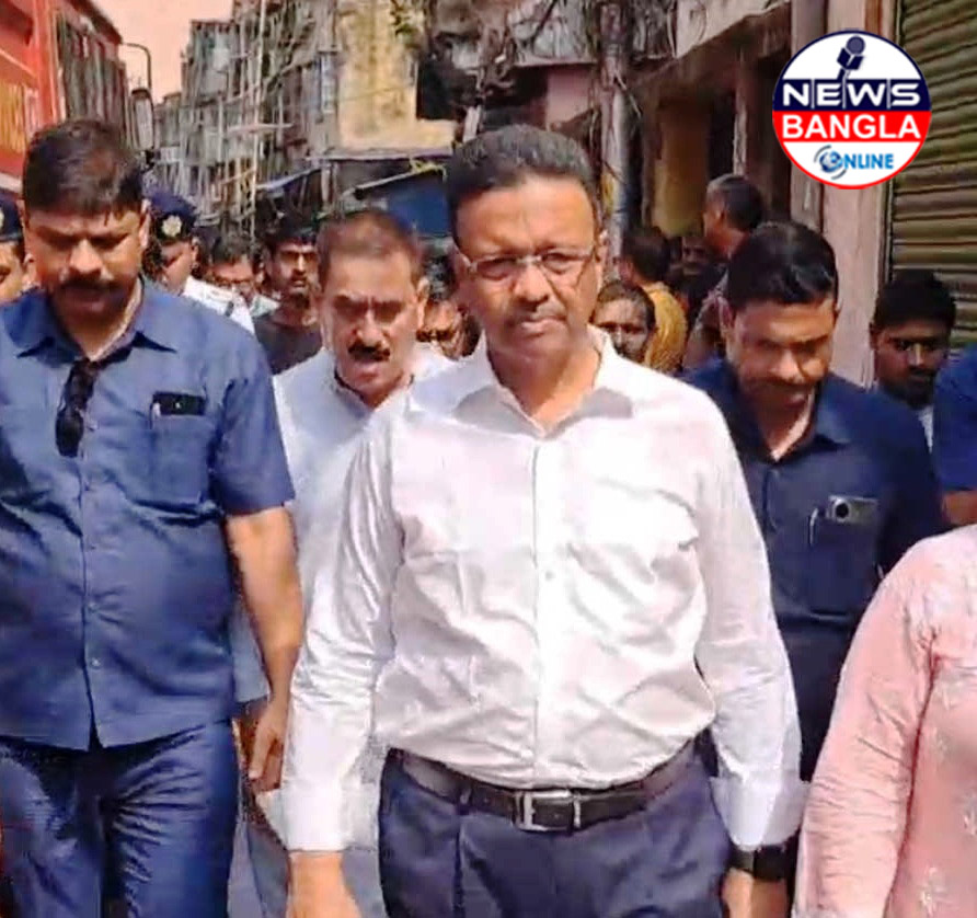 “কলকাতার পাথুরিয়াঘাটা স্ট্রিটের এক গুদামে আগুন, চিলেকোঠা থেকে উদ্ধার হওয়া দুই জনের মৃত্যু, ঘটনাস্থলে পৌঁছলেন মেয়র।”
