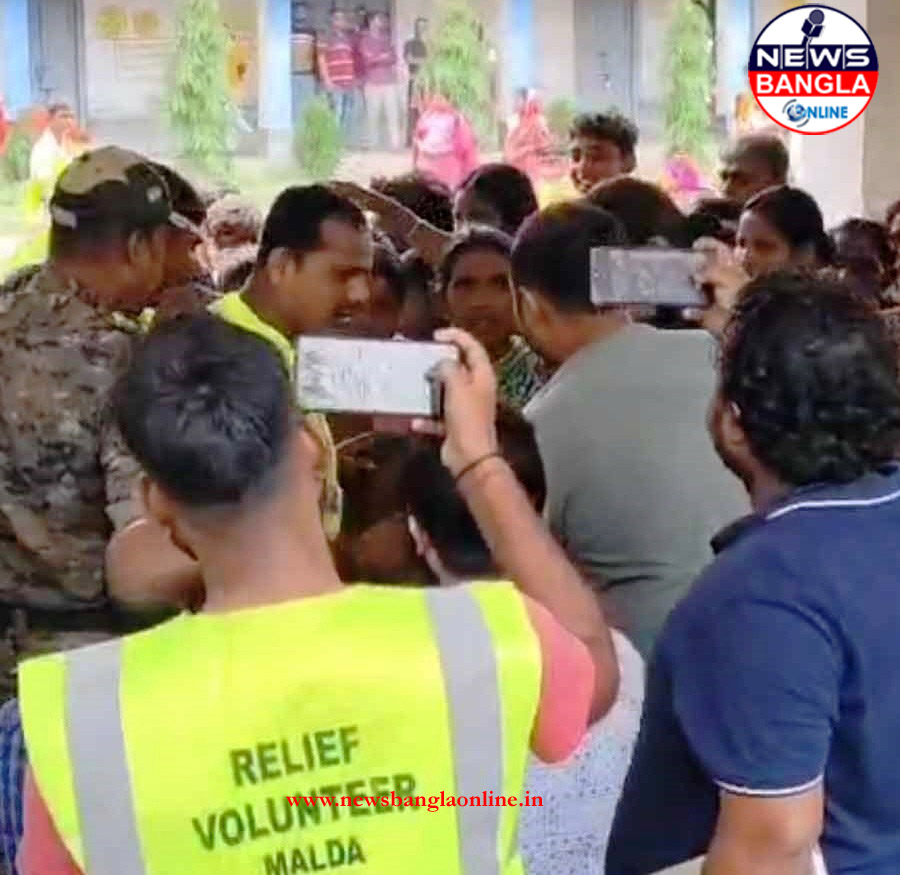 মালদহে আশ্রয়শিবির পরিদর্শনে জাতীয় মানবাধিকার কমিশনের সদস্যরা, পুলিশ ঘিরে ঘরছাড়াদের বিক্ষোভ